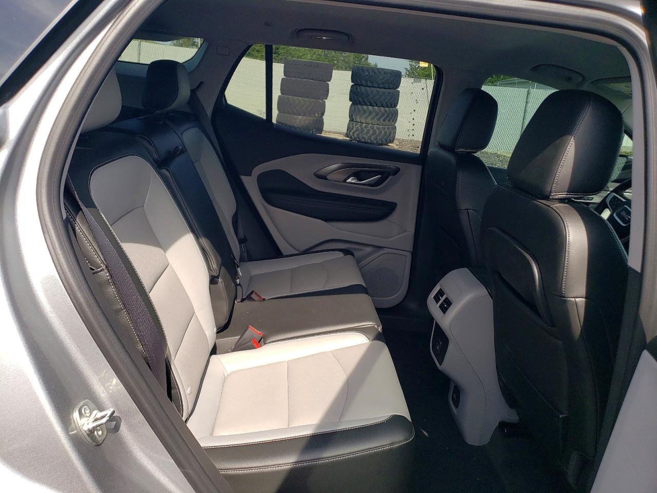 2024 GMC TERRAIN SLT photo 19