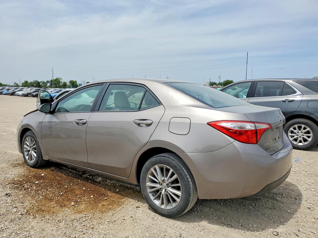 2015 TOYOTA COROLLA LE PLUS photo 2