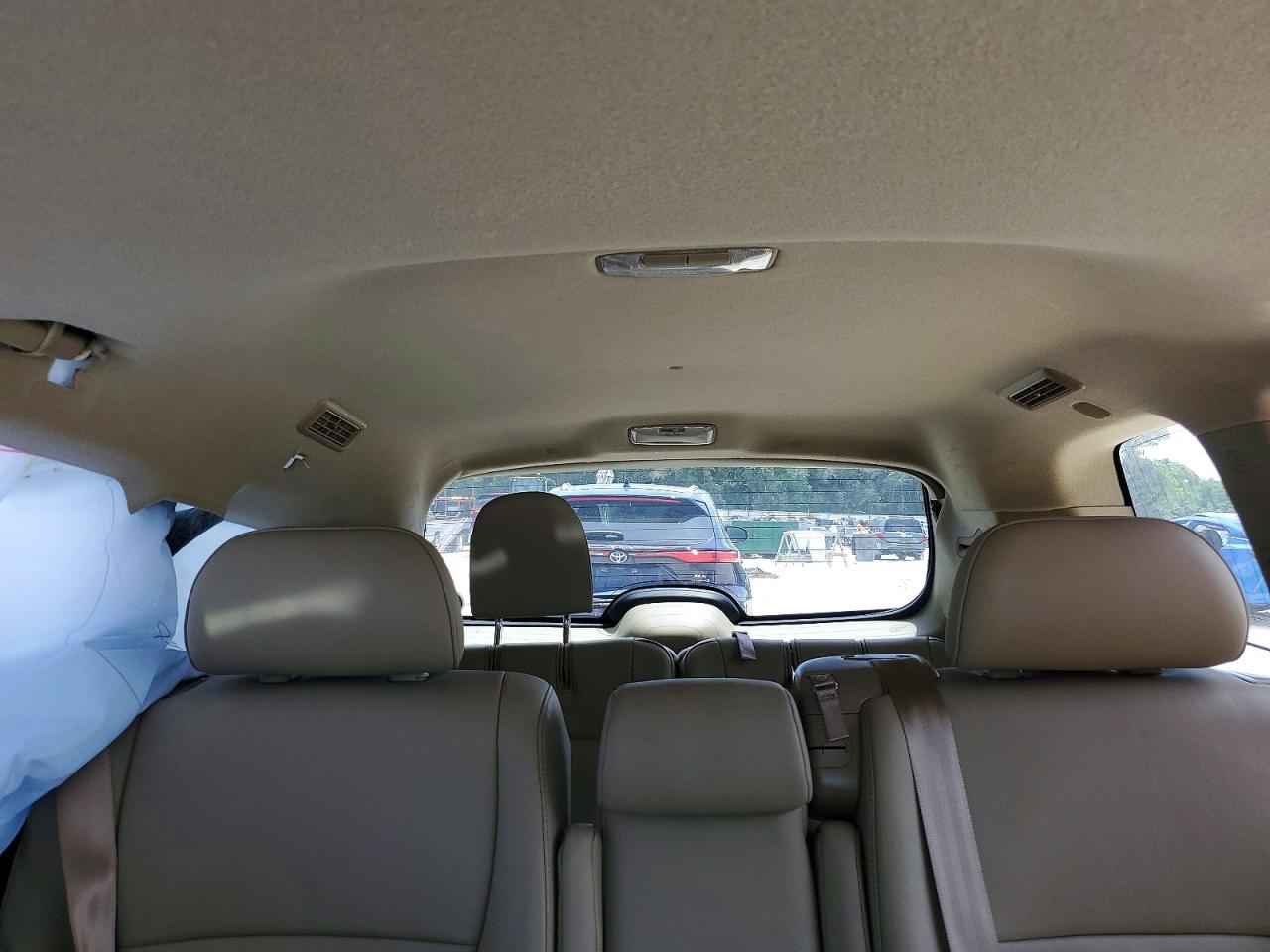 2013 TOYOTA HIGHLANDER SE photo 19