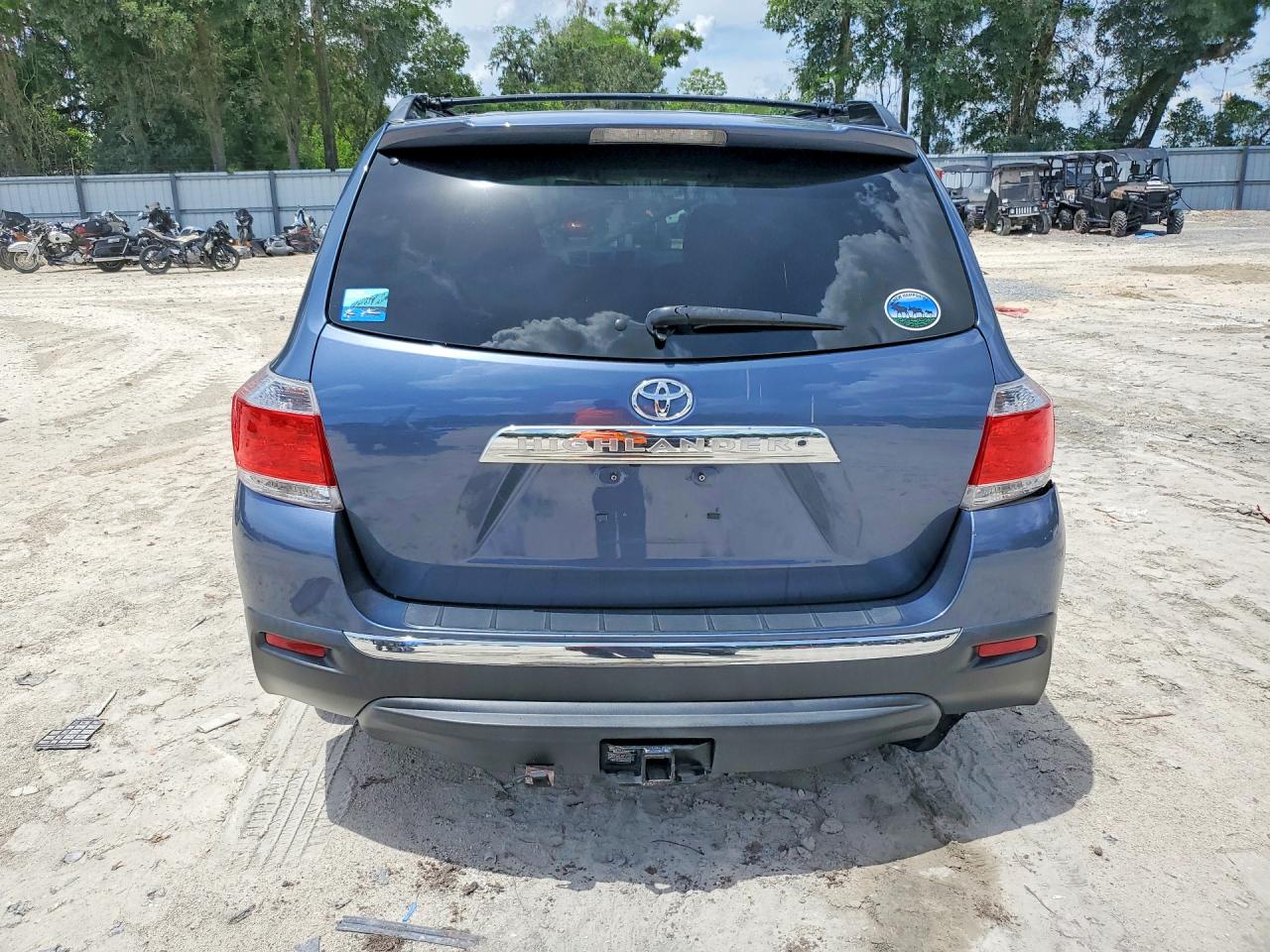 2013 TOYOTA HIGHLANDER SE photo 11