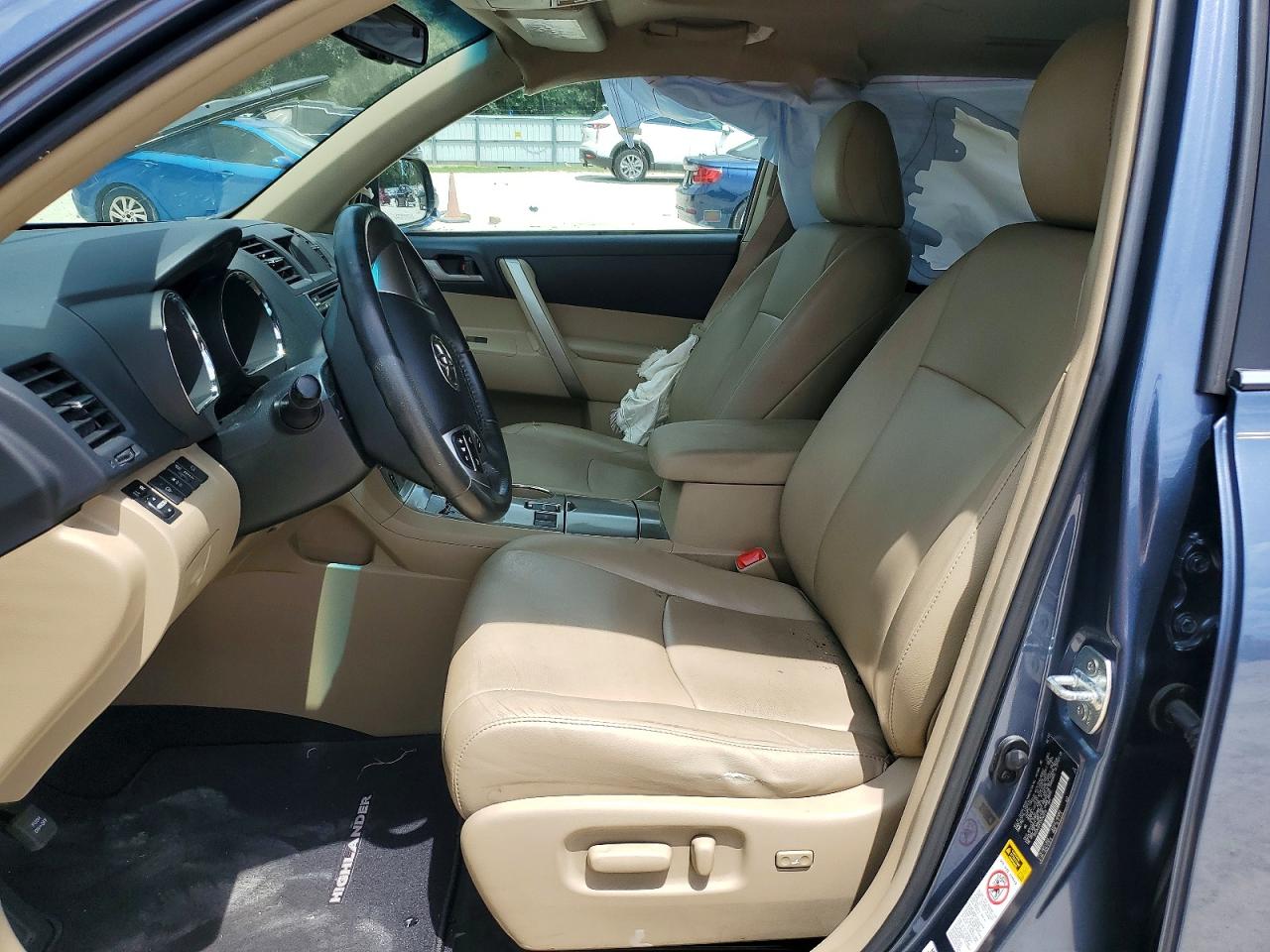2013 TOYOTA HIGHLANDER SE photo 13