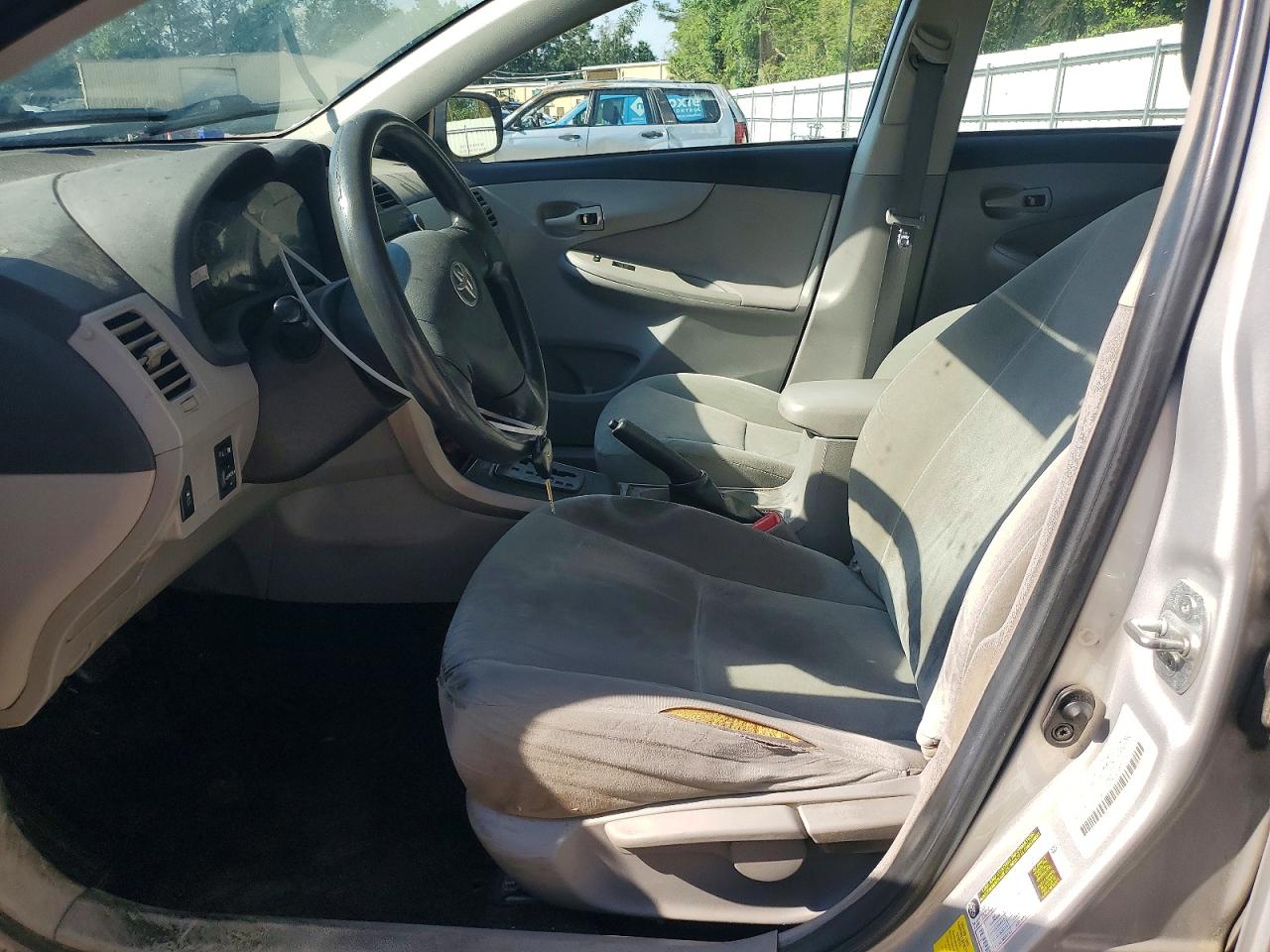 2013 TOYOTA COROLLA L photo 19