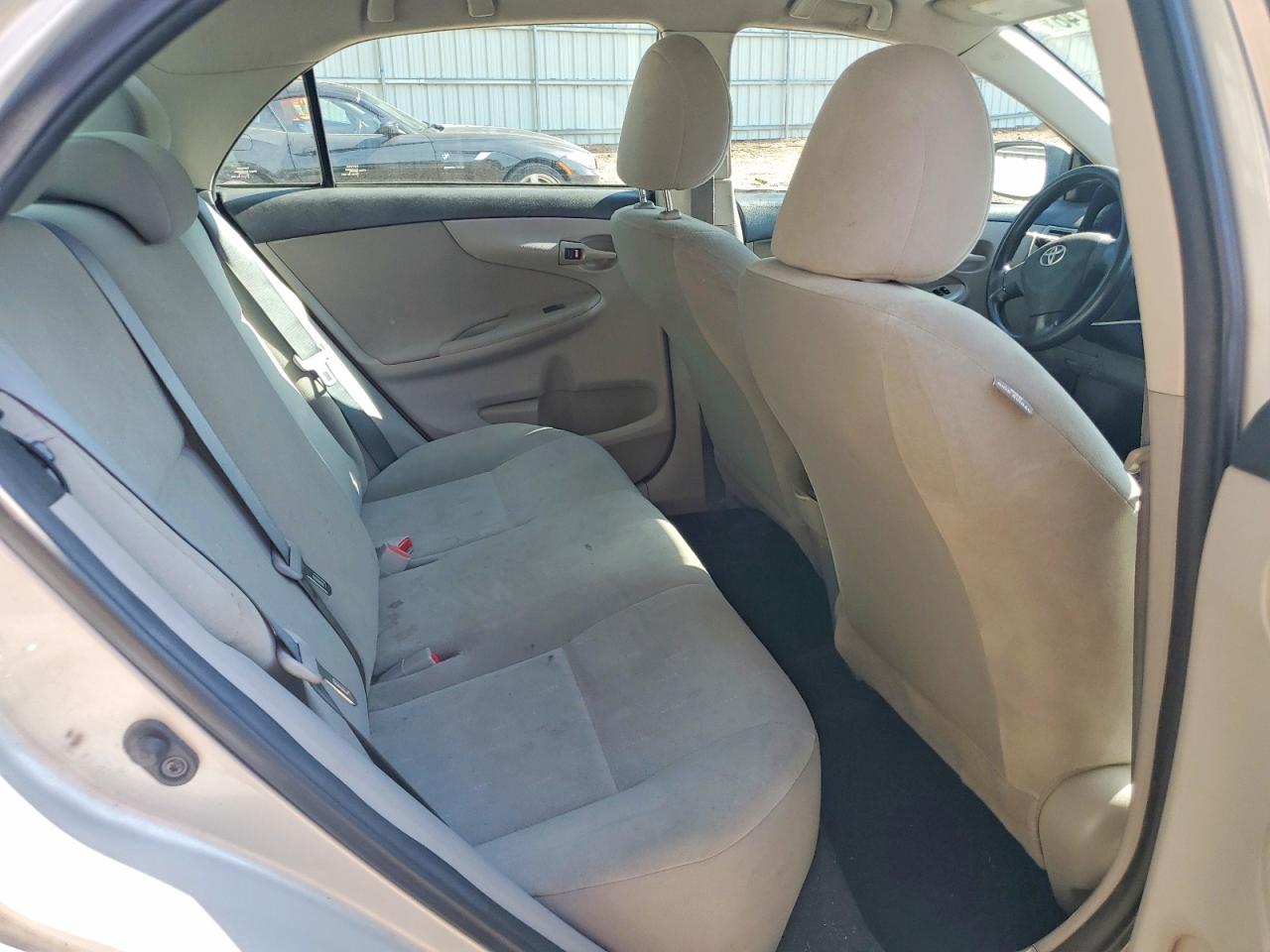 2013 TOYOTA COROLLA L photo 28