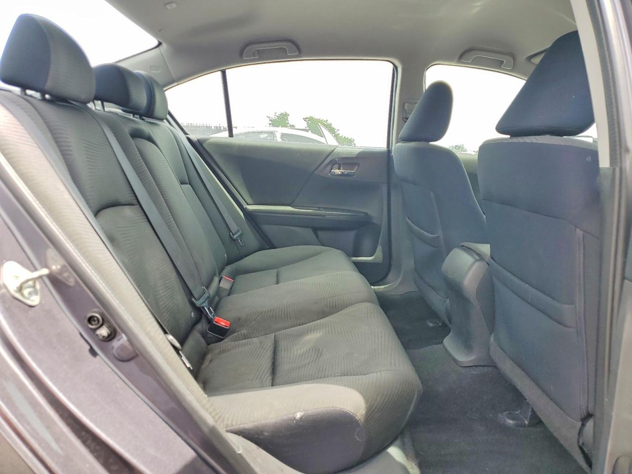 2017 HONDA ACCORD LX photo 10