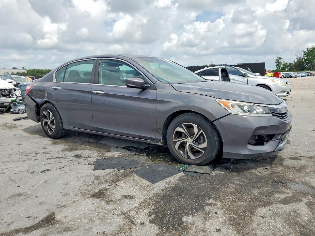 2017 HONDA ACCORD LX photo 4