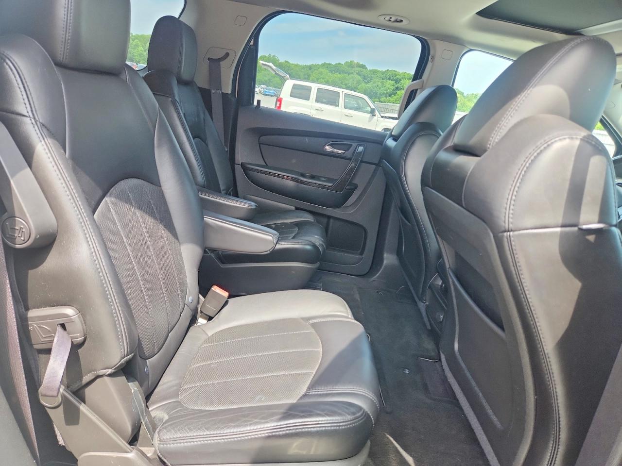 2011 GMC ACADIA DENALI photo 11