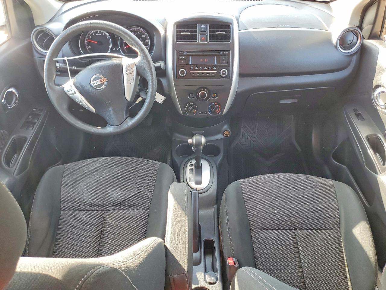 2018 NISSAN VERSA SV photo 15