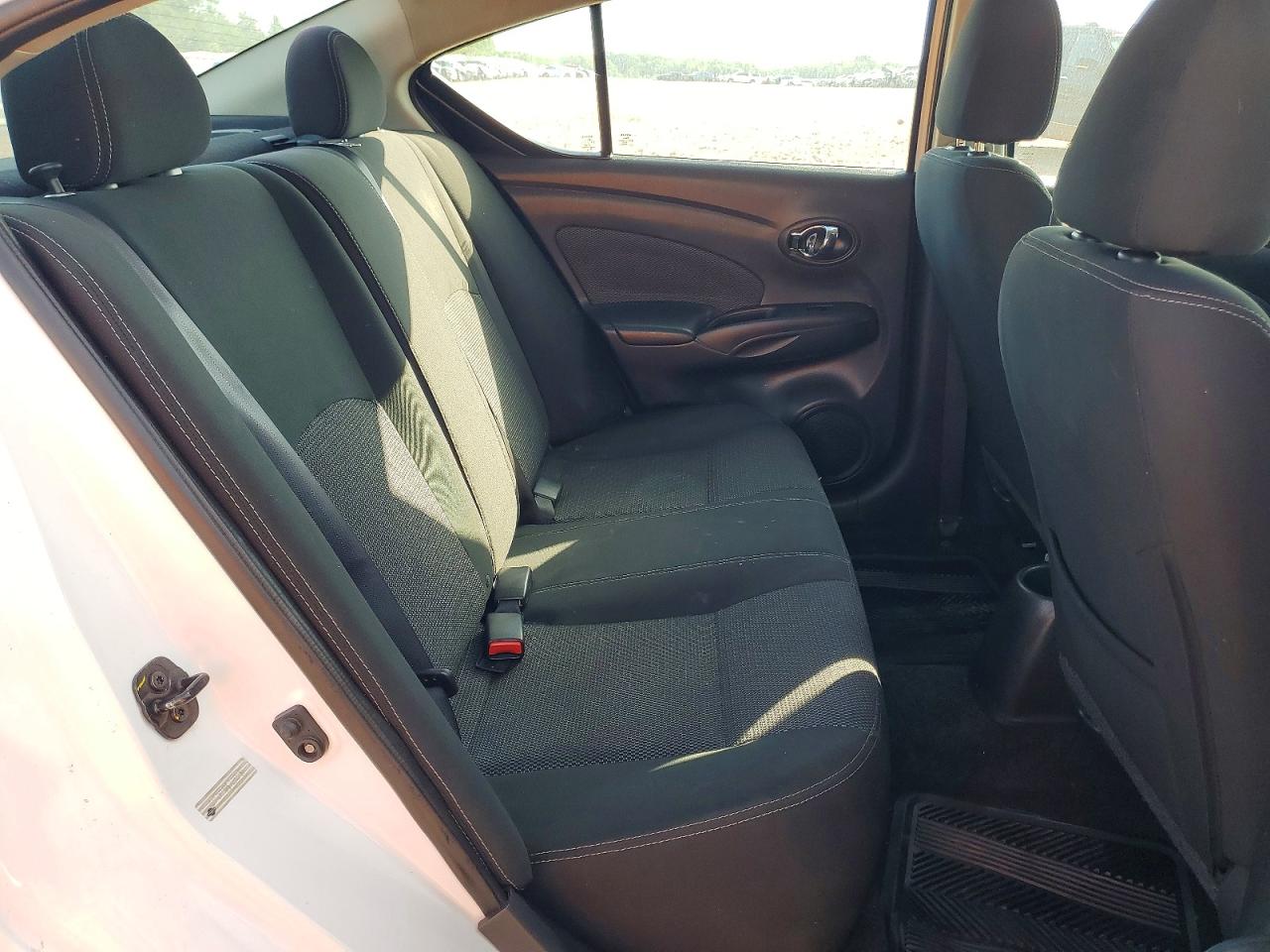 2018 NISSAN VERSA SV photo 19