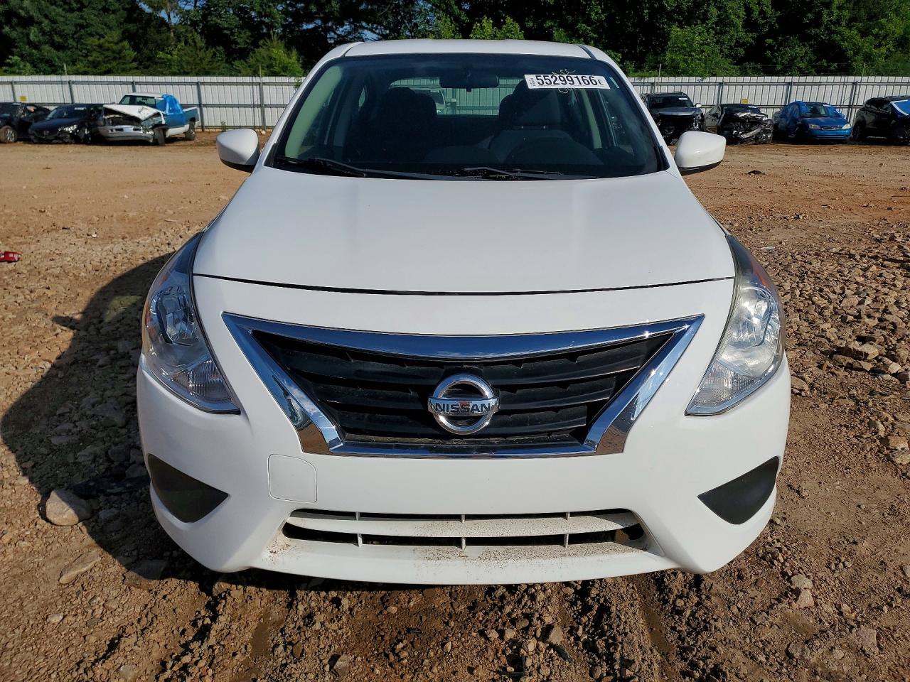 2018 NISSAN VERSA SV photo 9