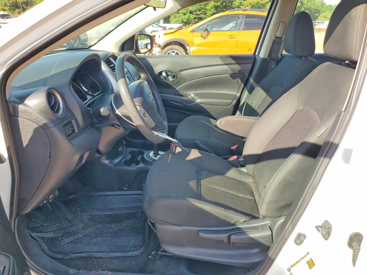 2018 NISSAN VERSA SV photo 13