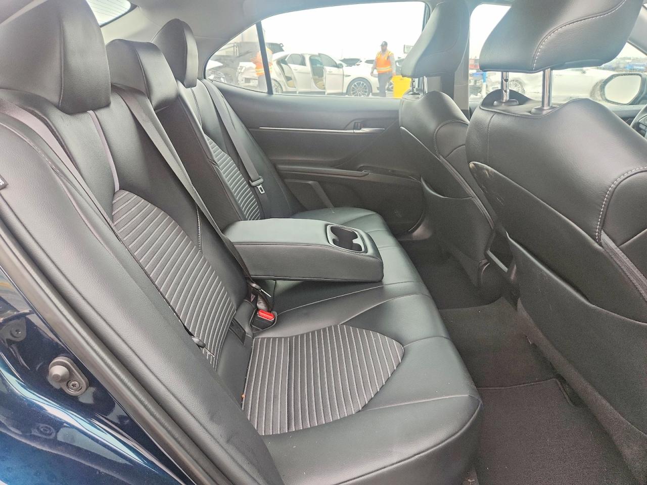 2019 TOYOTA CAMRY SE photo 28