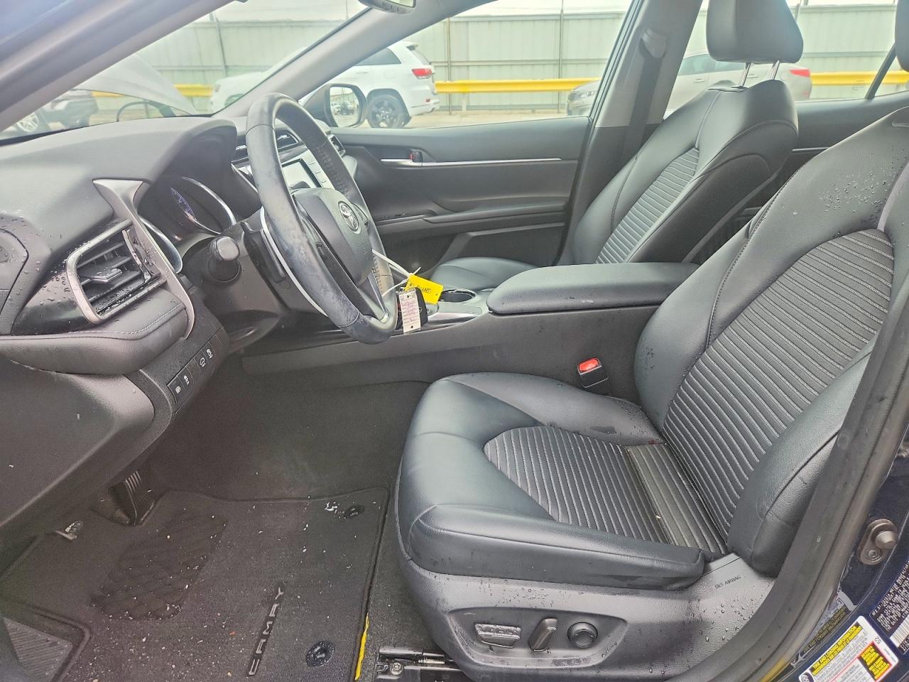 2019 TOYOTA CAMRY SE photo 19