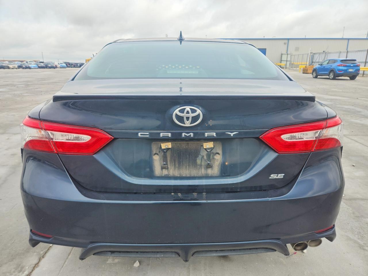 2019 TOYOTA CAMRY SE photo 16