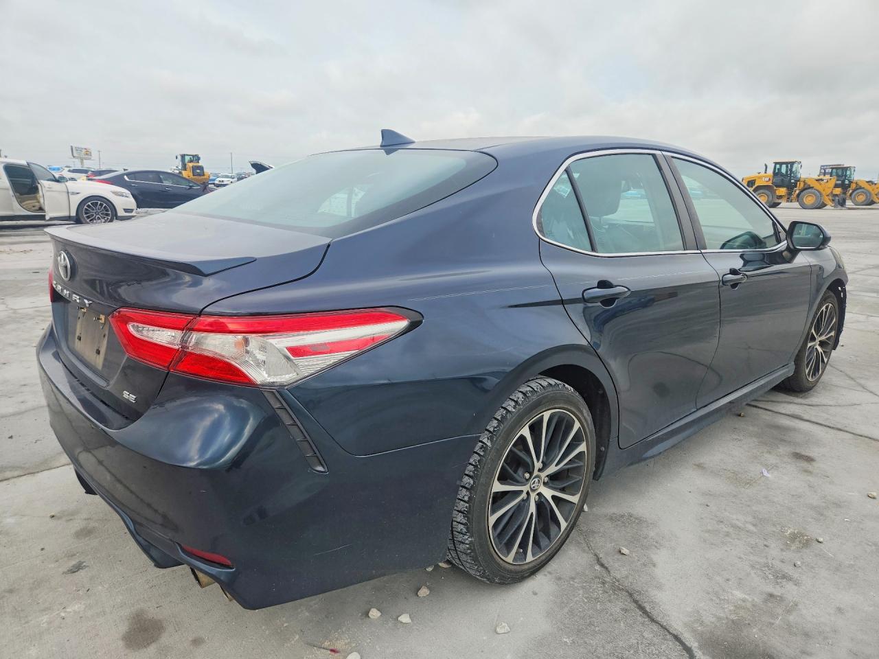 2019 TOYOTA CAMRY SE photo 7
