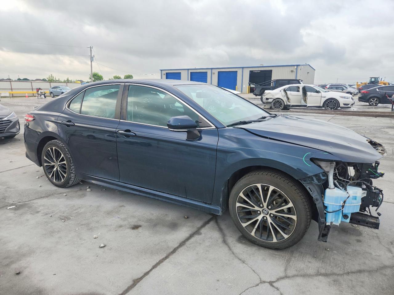 2019 TOYOTA CAMRY SE photo 10