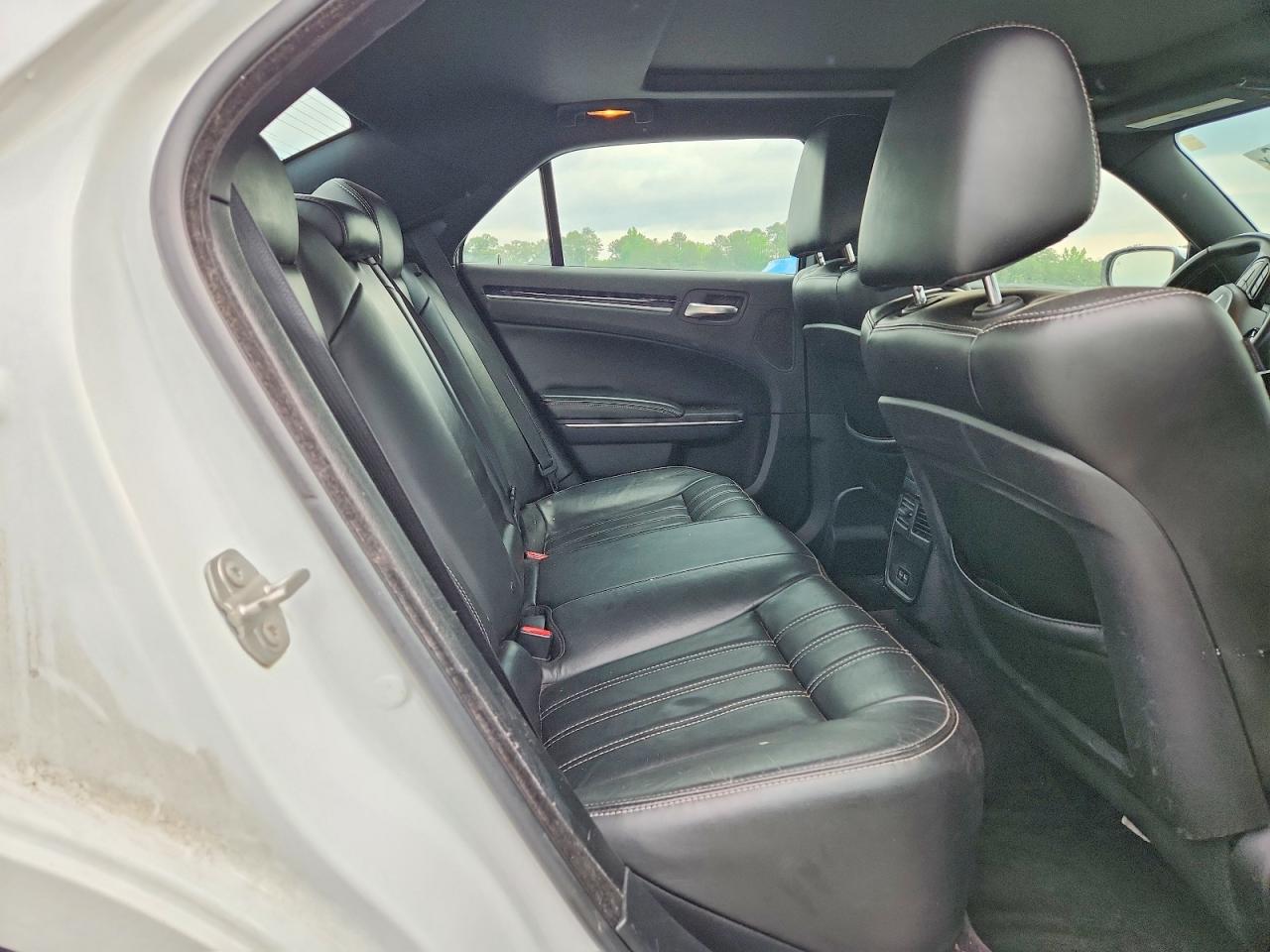 2018 CHRYSLER 300 S photo 19