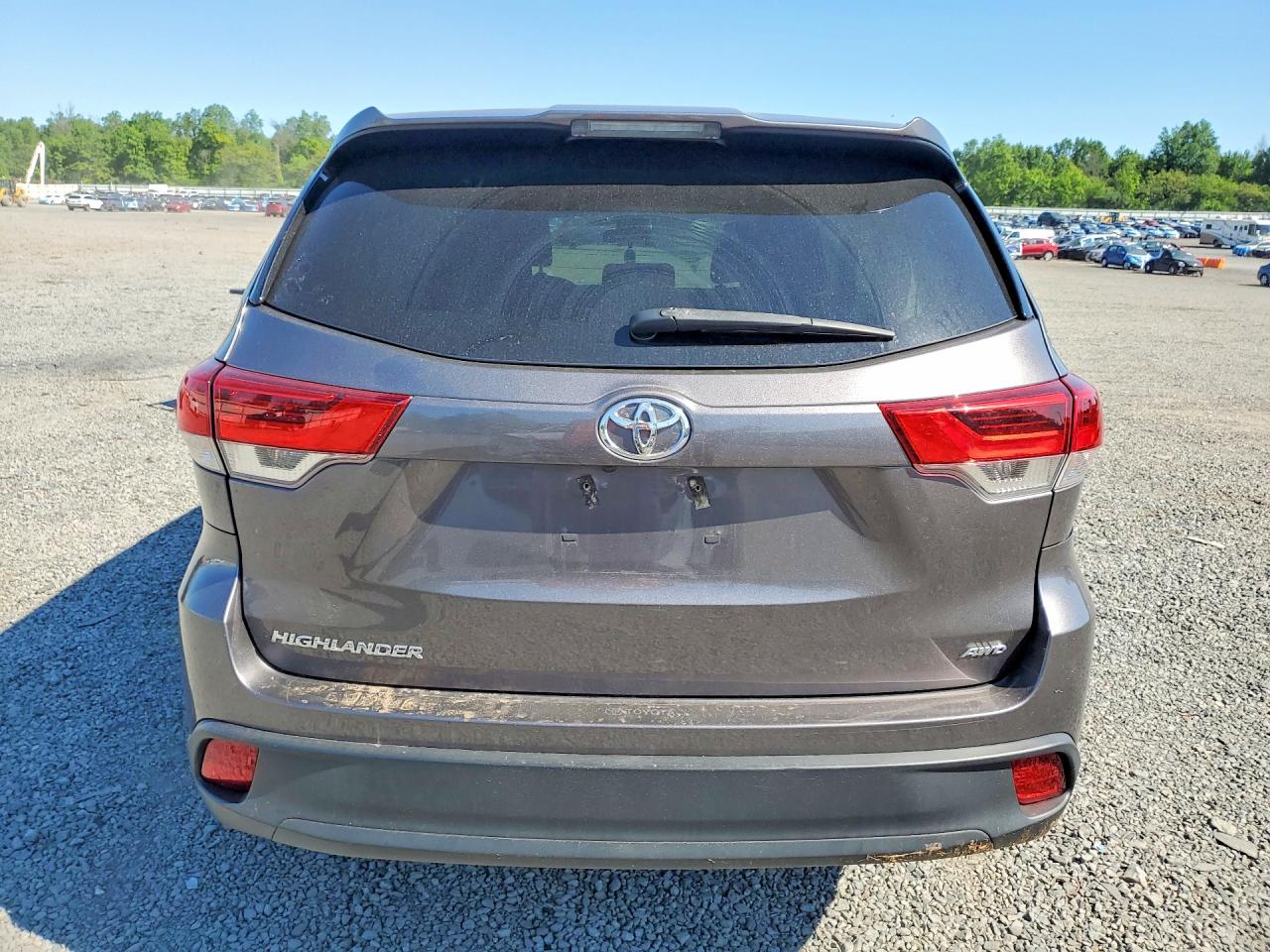 2019 TOYOTA HIGHLANDER LE photo 11