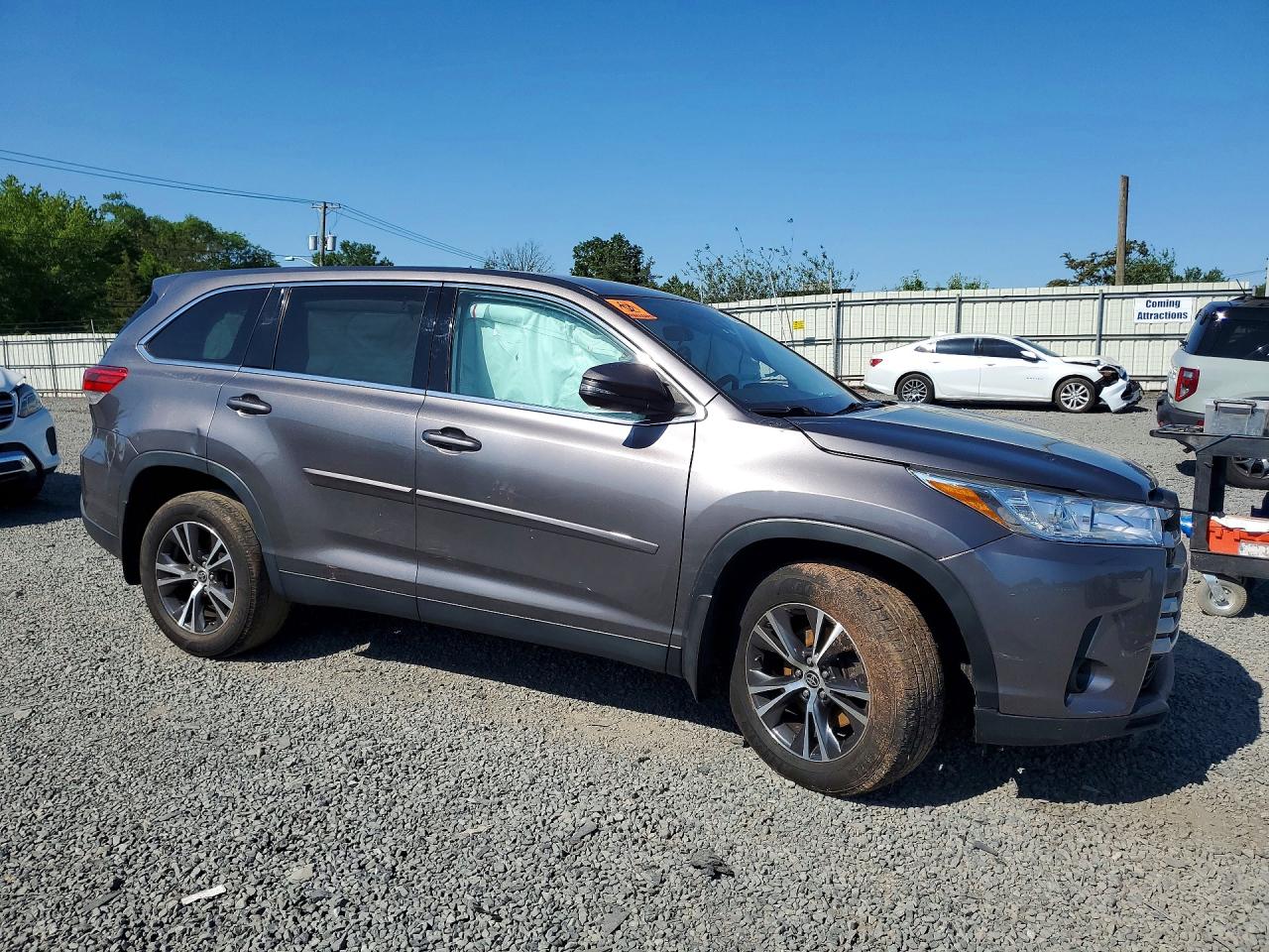 2019 TOYOTA HIGHLANDER LE photo 7