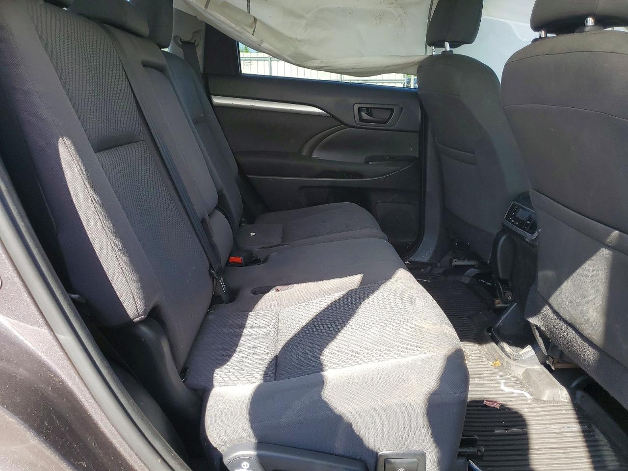 2019 TOYOTA HIGHLANDER LE photo 21