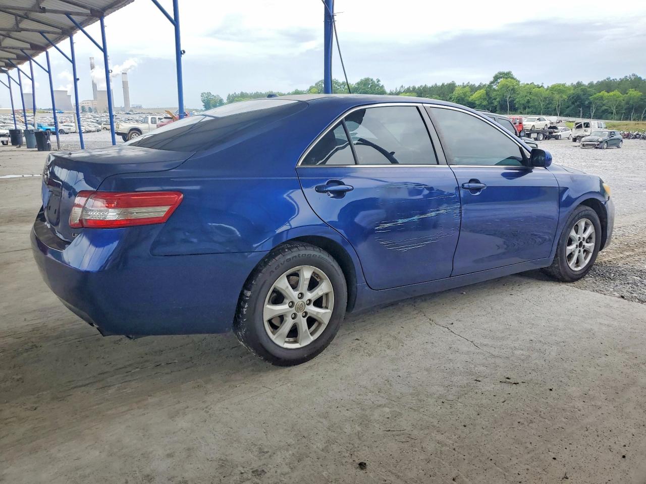 2011 TOYOTA CAMRY LE photo 5