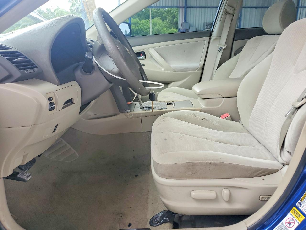 2011 TOYOTA CAMRY LE photo 13