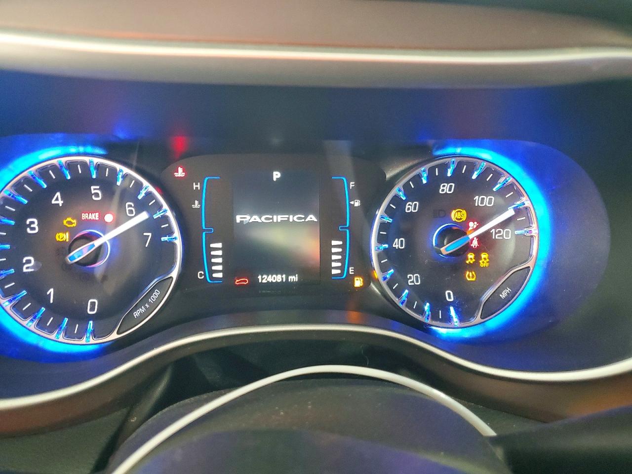 2019 CHRYSLER PACIFICA TOURING L photo 17