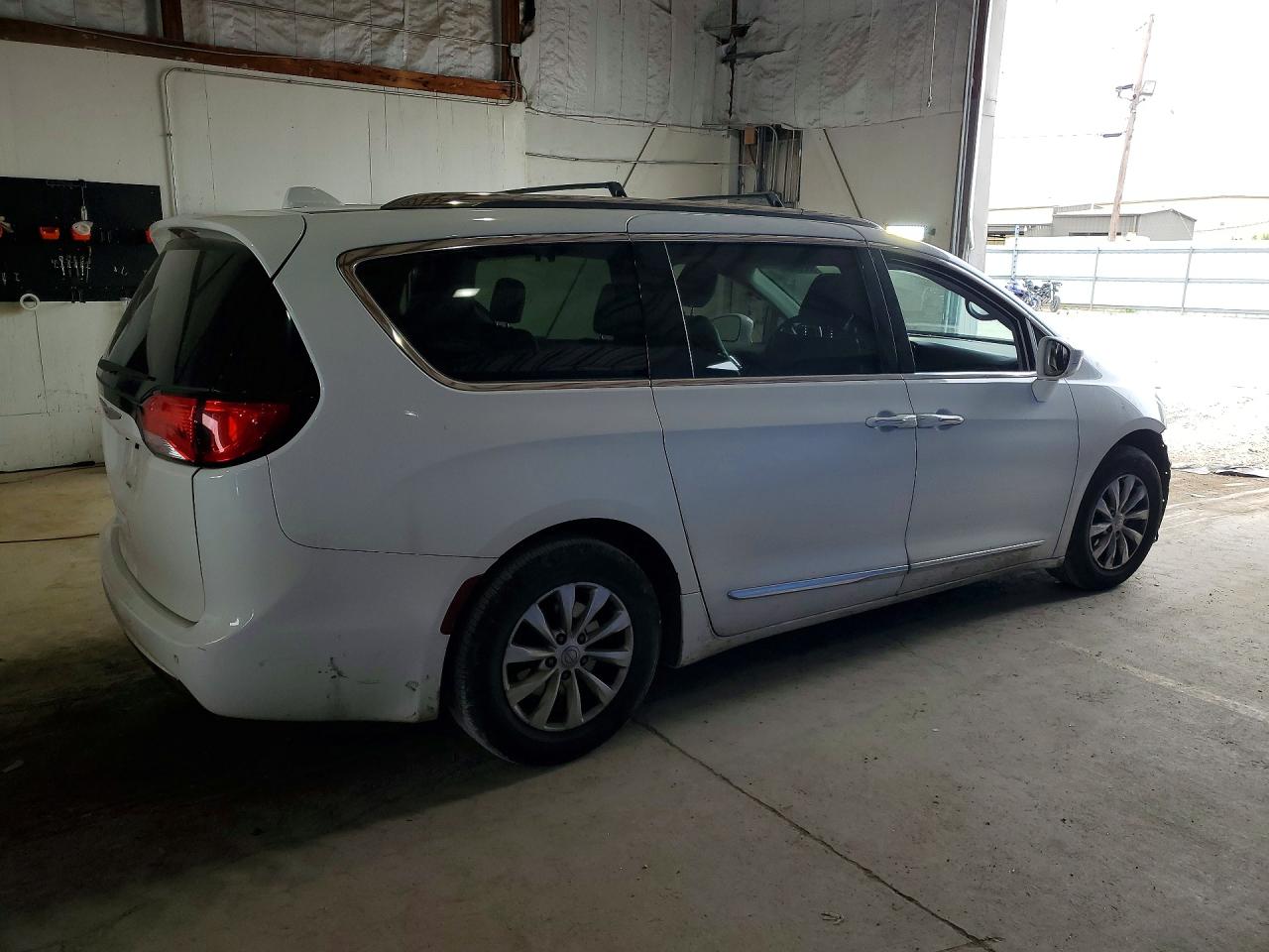 2019 CHRYSLER PACIFICA TOURING L photo 5