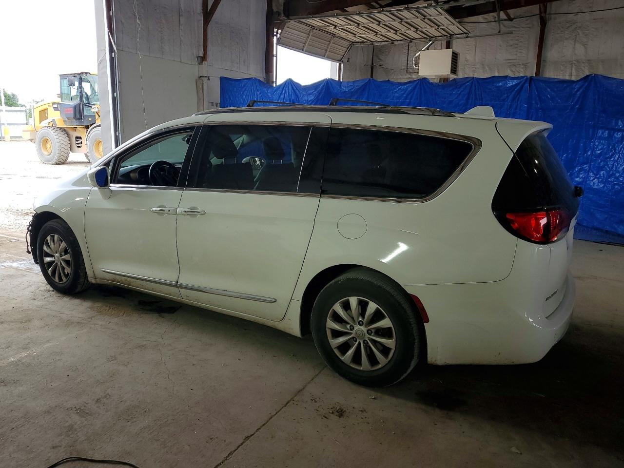 2019 CHRYSLER PACIFICA TOURING L photo 3