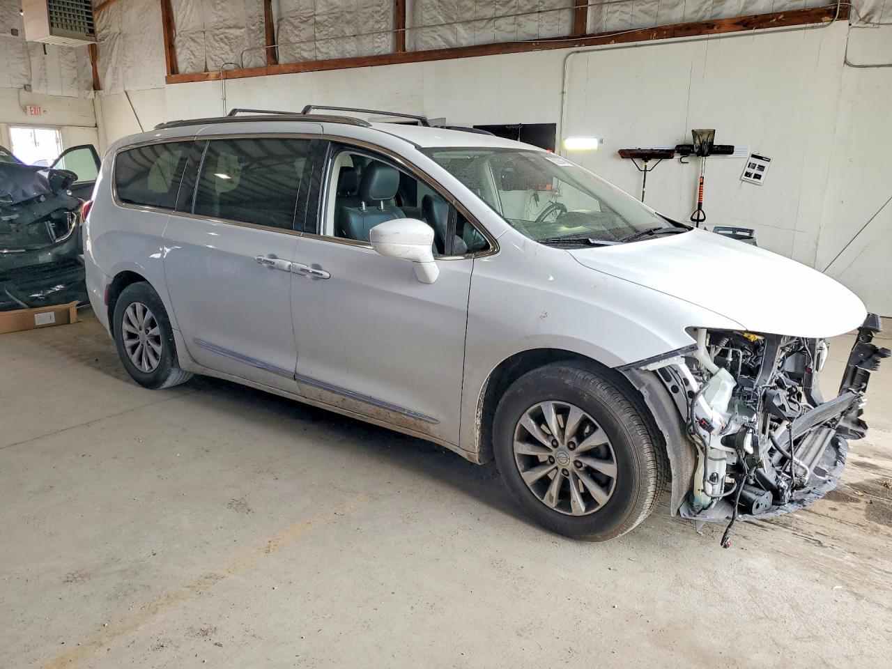 2019 CHRYSLER PACIFICA TOURING L photo 7