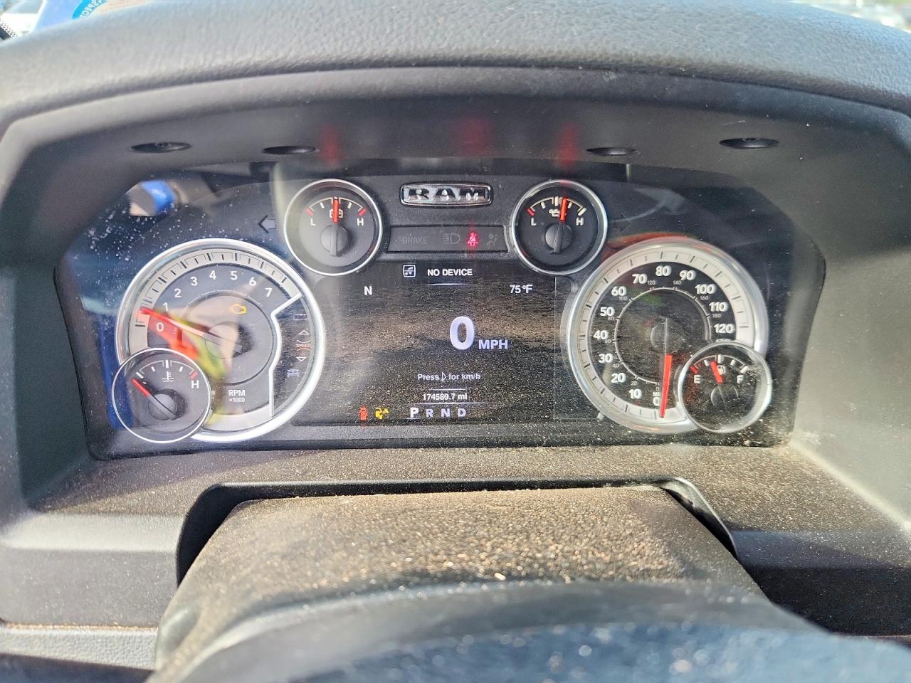 2016 RAM 1500 SLT photo 25
