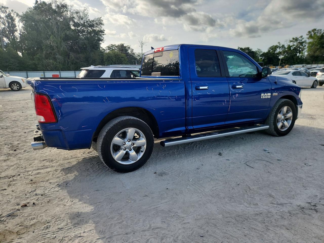 2016 RAM 1500 SLT photo 7