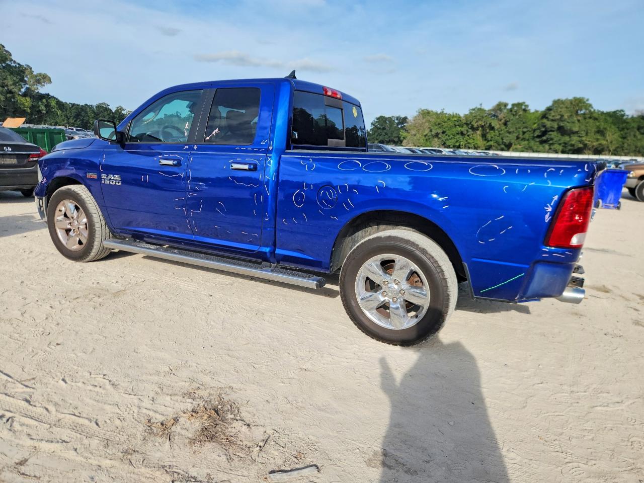 2016 RAM 1500 SLT photo 4
