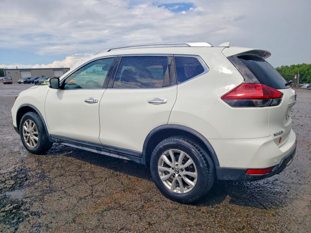 2019 NISSAN ROGUE SV photo 2