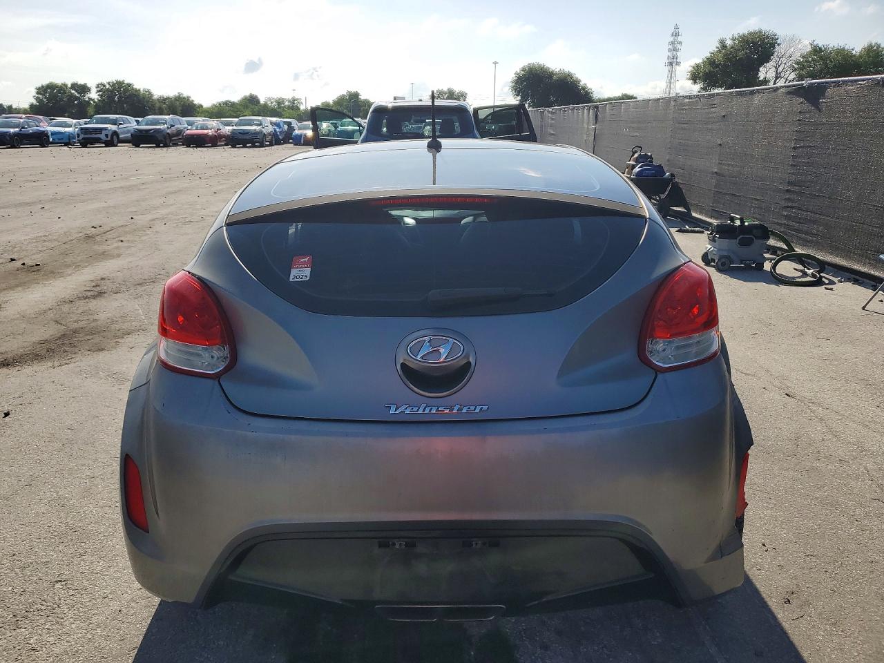 2012 HYUNDAI VELOSTER BASE photo 11