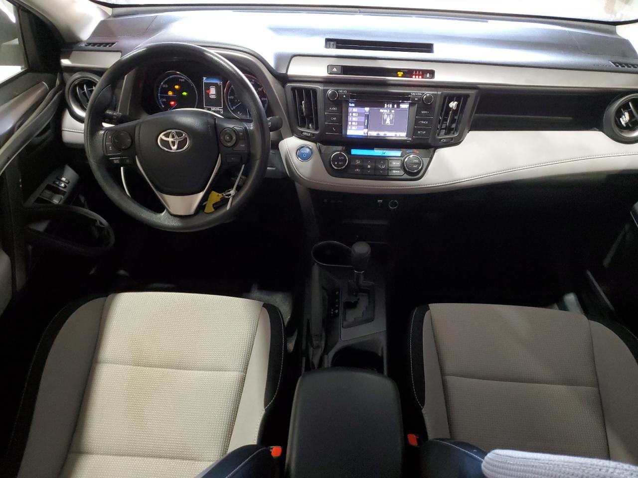 2018 TOYOTA RAV4 HV LE photo 8