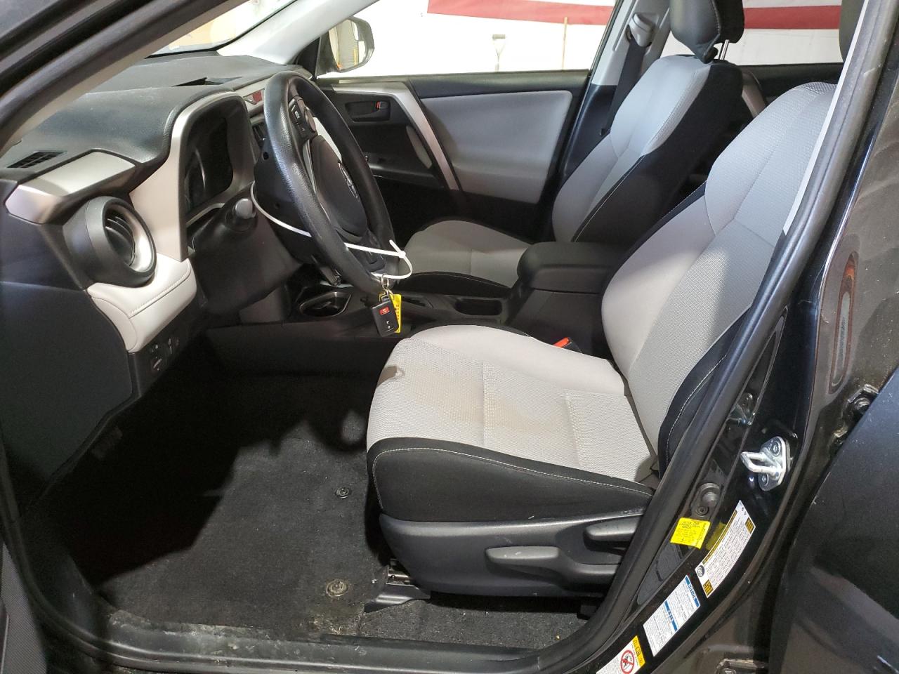 2018 TOYOTA RAV4 HV LE photo 7