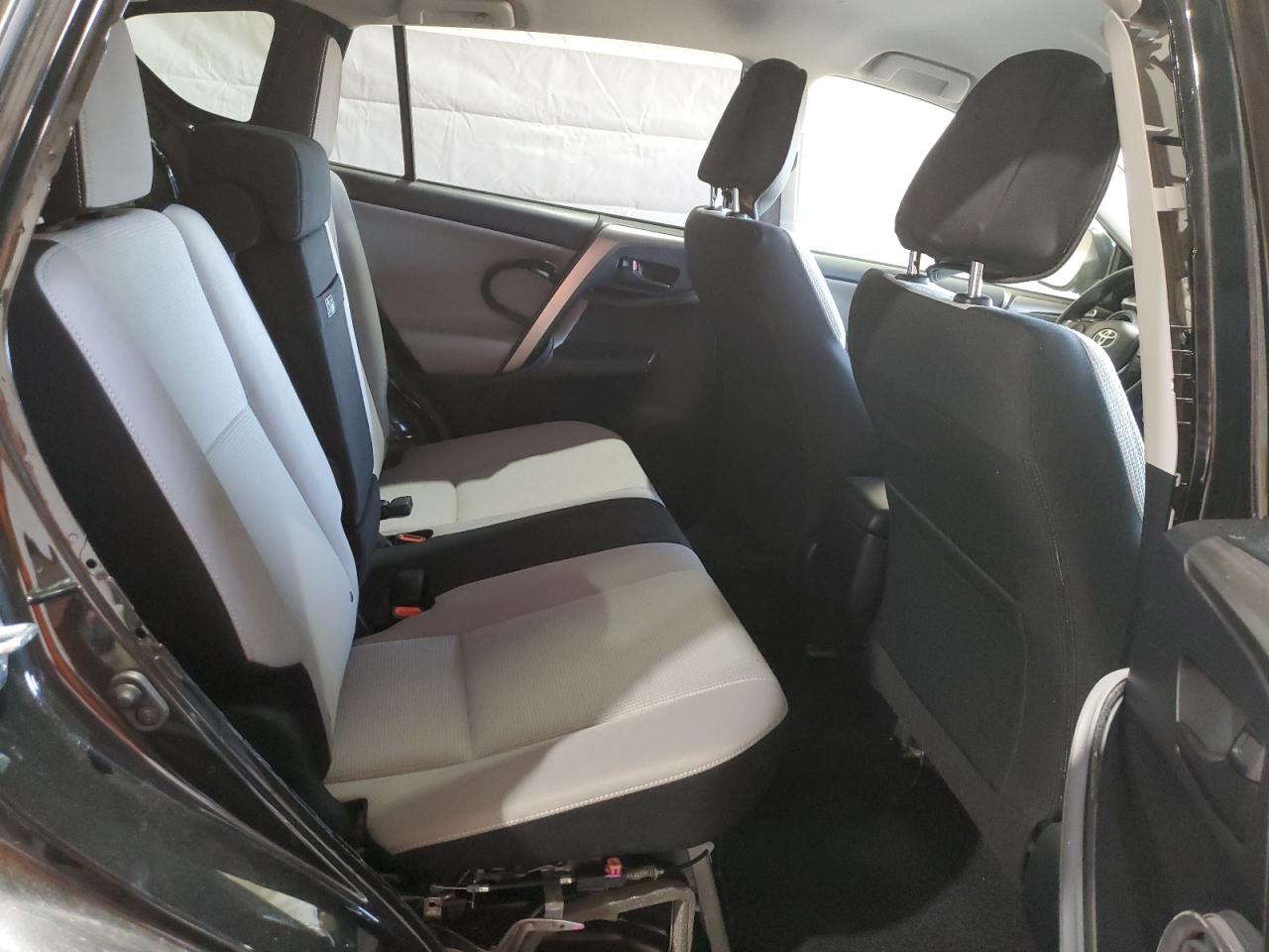 2018 TOYOTA RAV4 HV LE photo 11
