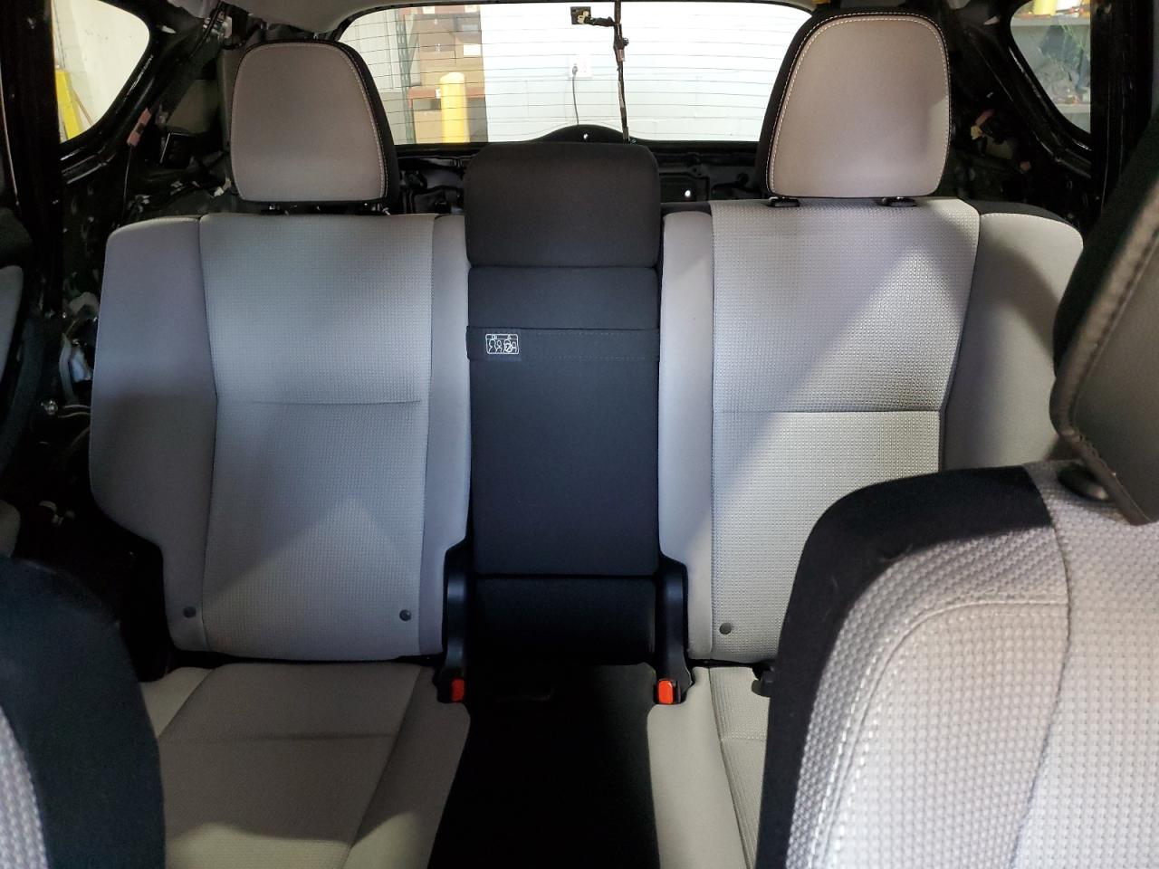 2018 TOYOTA RAV4 HV LE photo 10