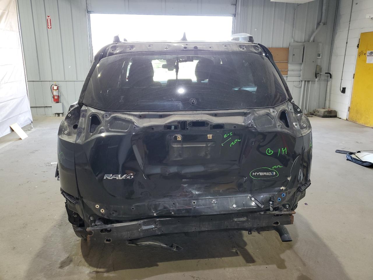 2018 TOYOTA RAV4 HV LE photo 6