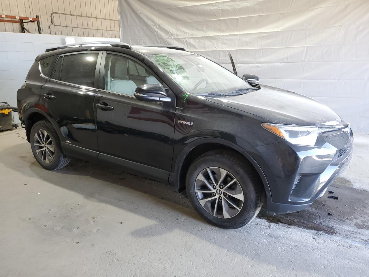 2018 TOYOTA RAV4 HV LE photo 4