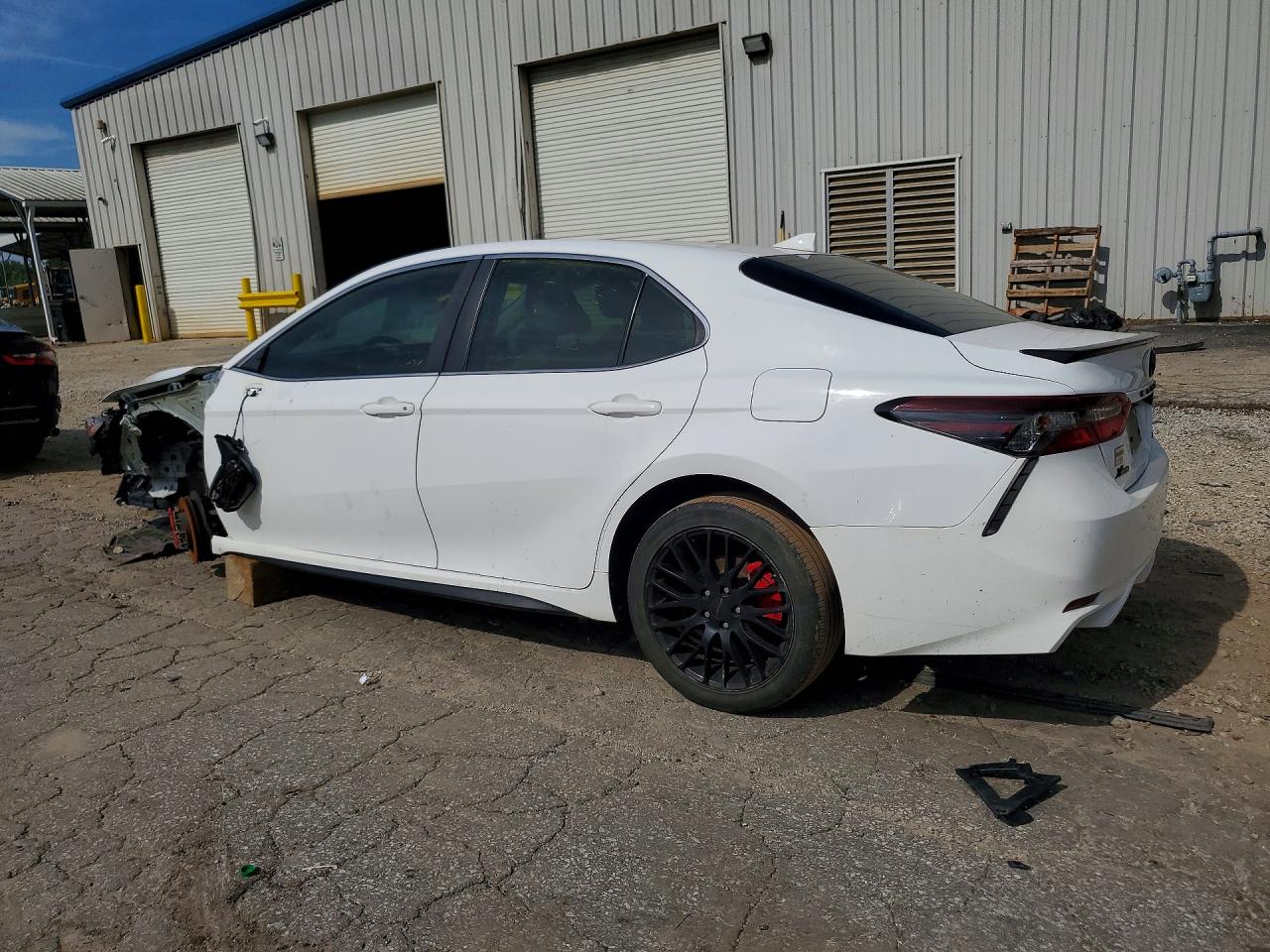 2022 TOYOTA CAMRY SE photo 3
