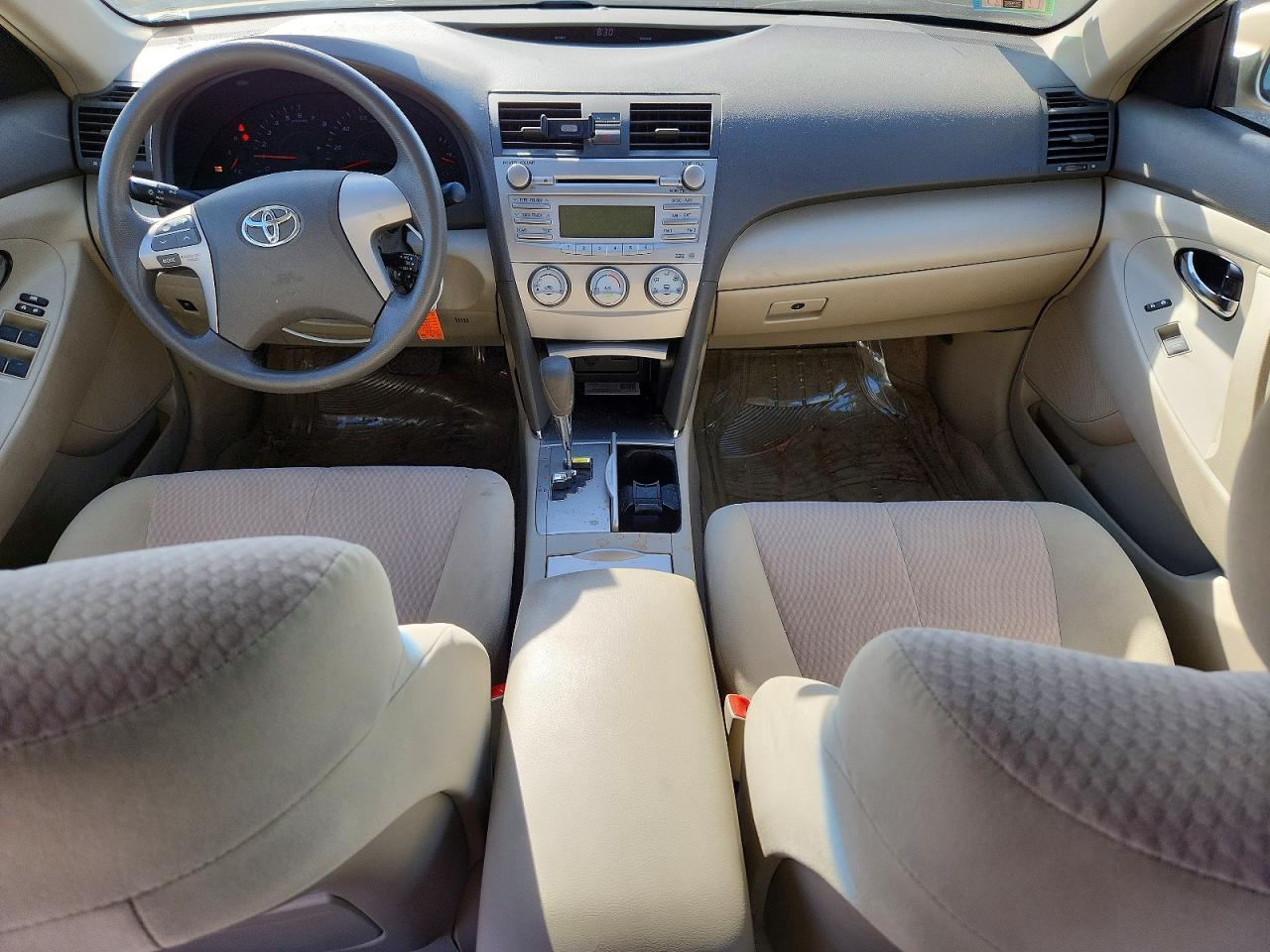 2010 TOYOTA CAMRY LE photo 15
