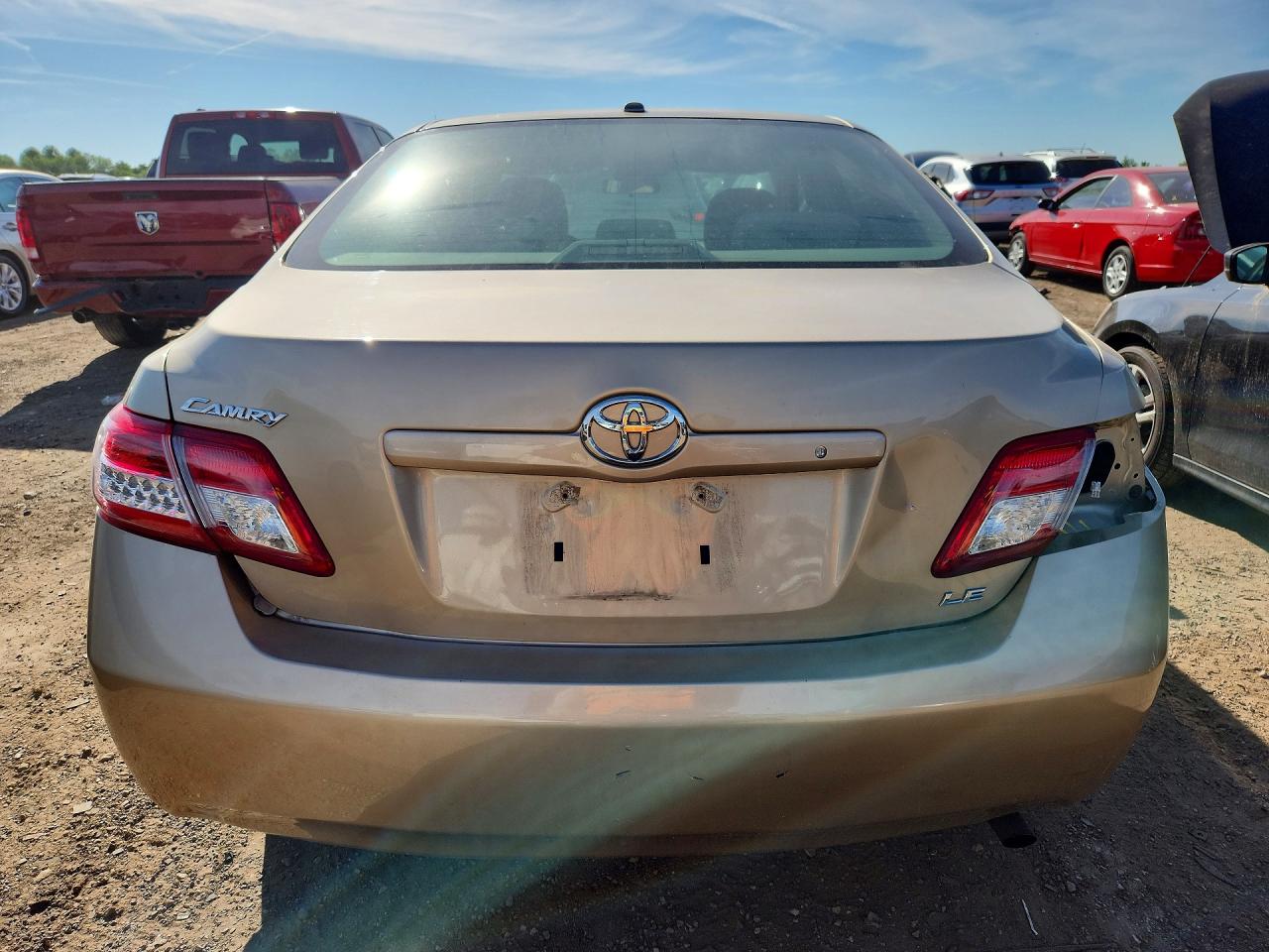 2010 TOYOTA CAMRY LE photo 11
