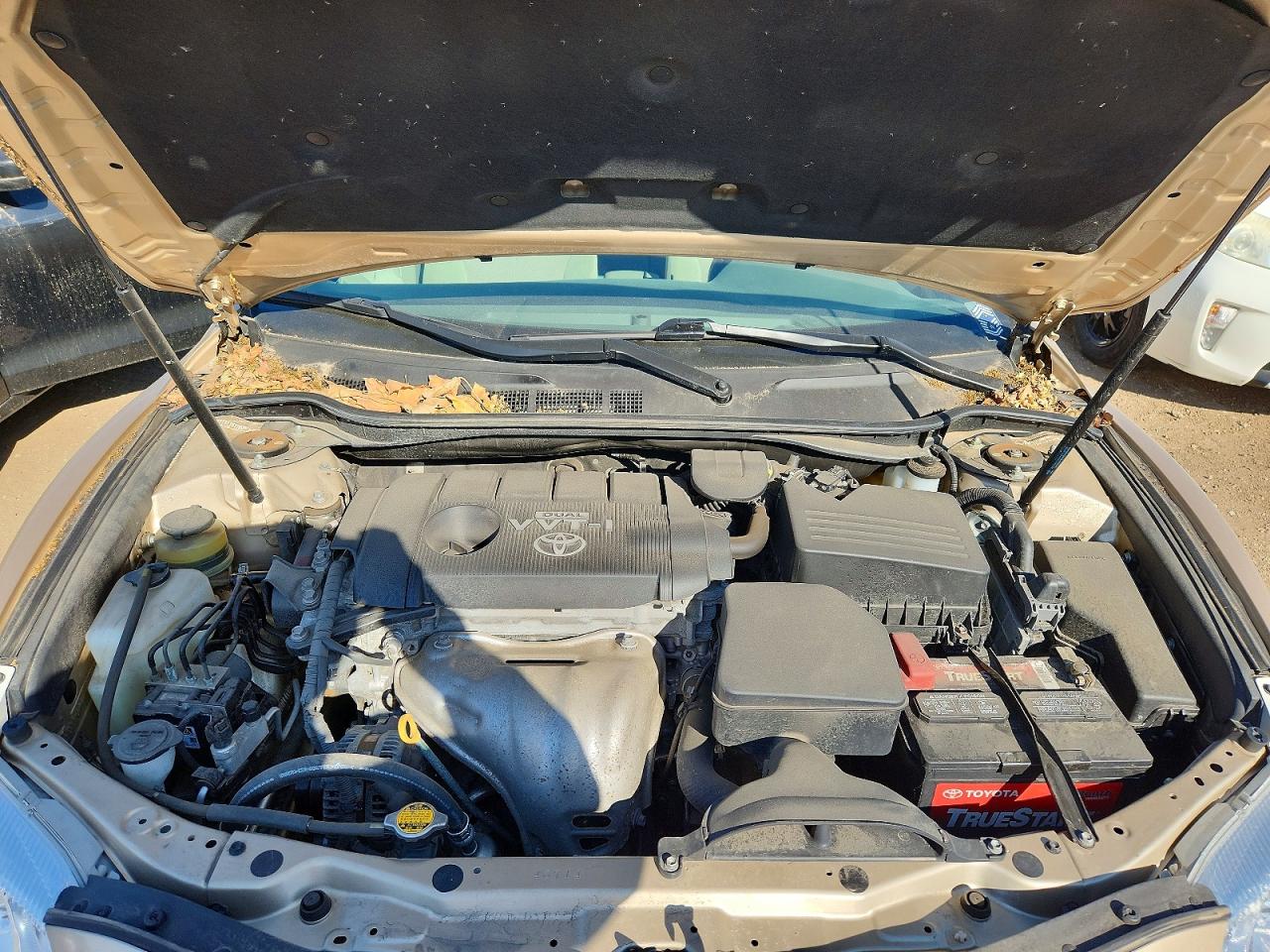 2010 TOYOTA CAMRY LE photo 21