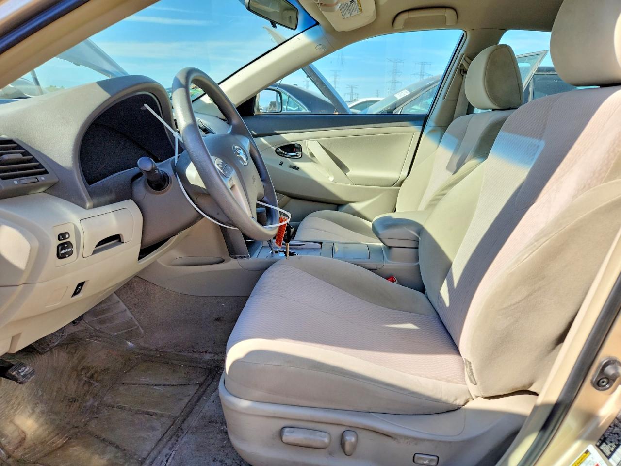 2010 TOYOTA CAMRY LE photo 13