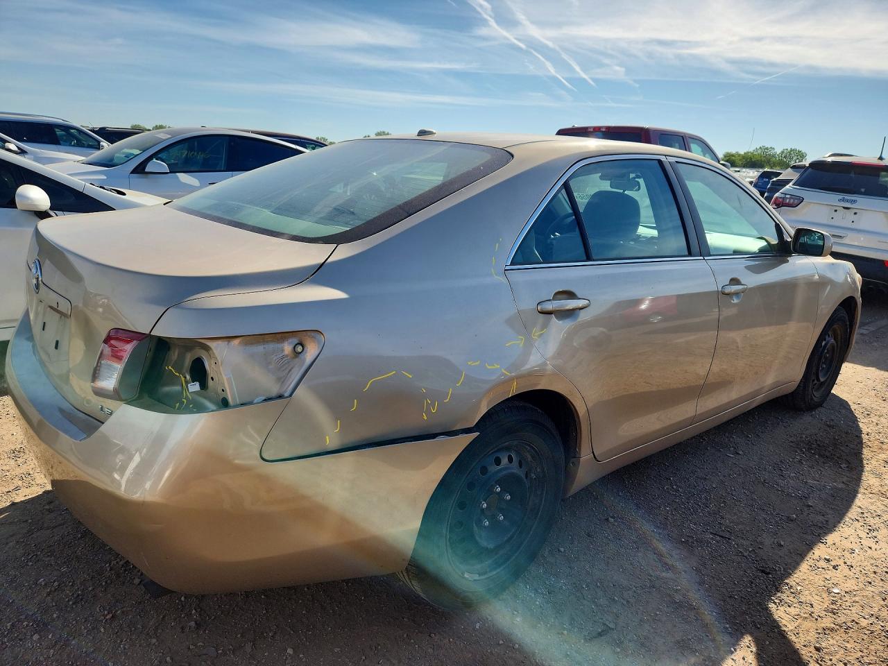 2010 TOYOTA CAMRY LE photo 5