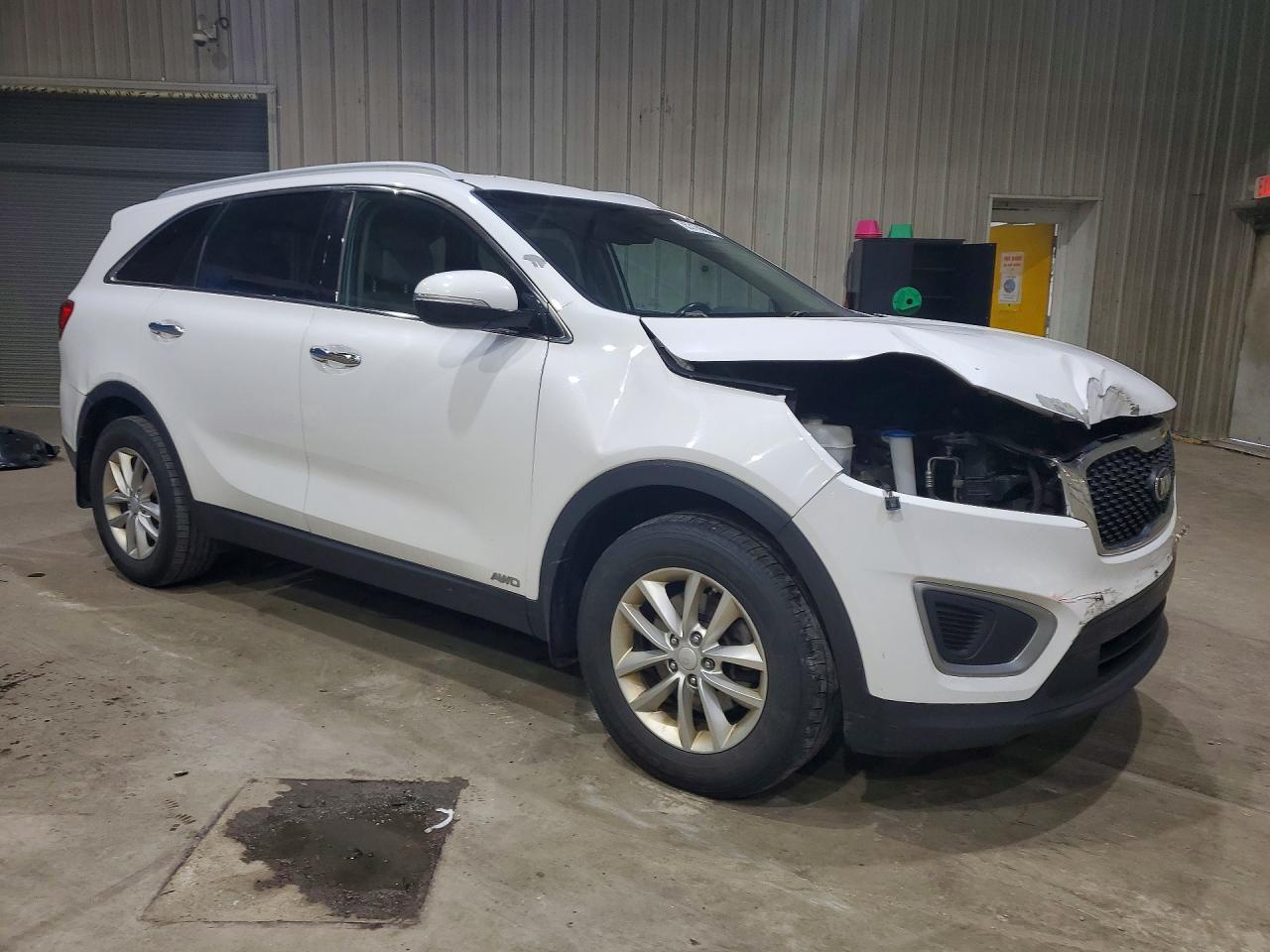 2017 KIA SORENTO LX photo 4