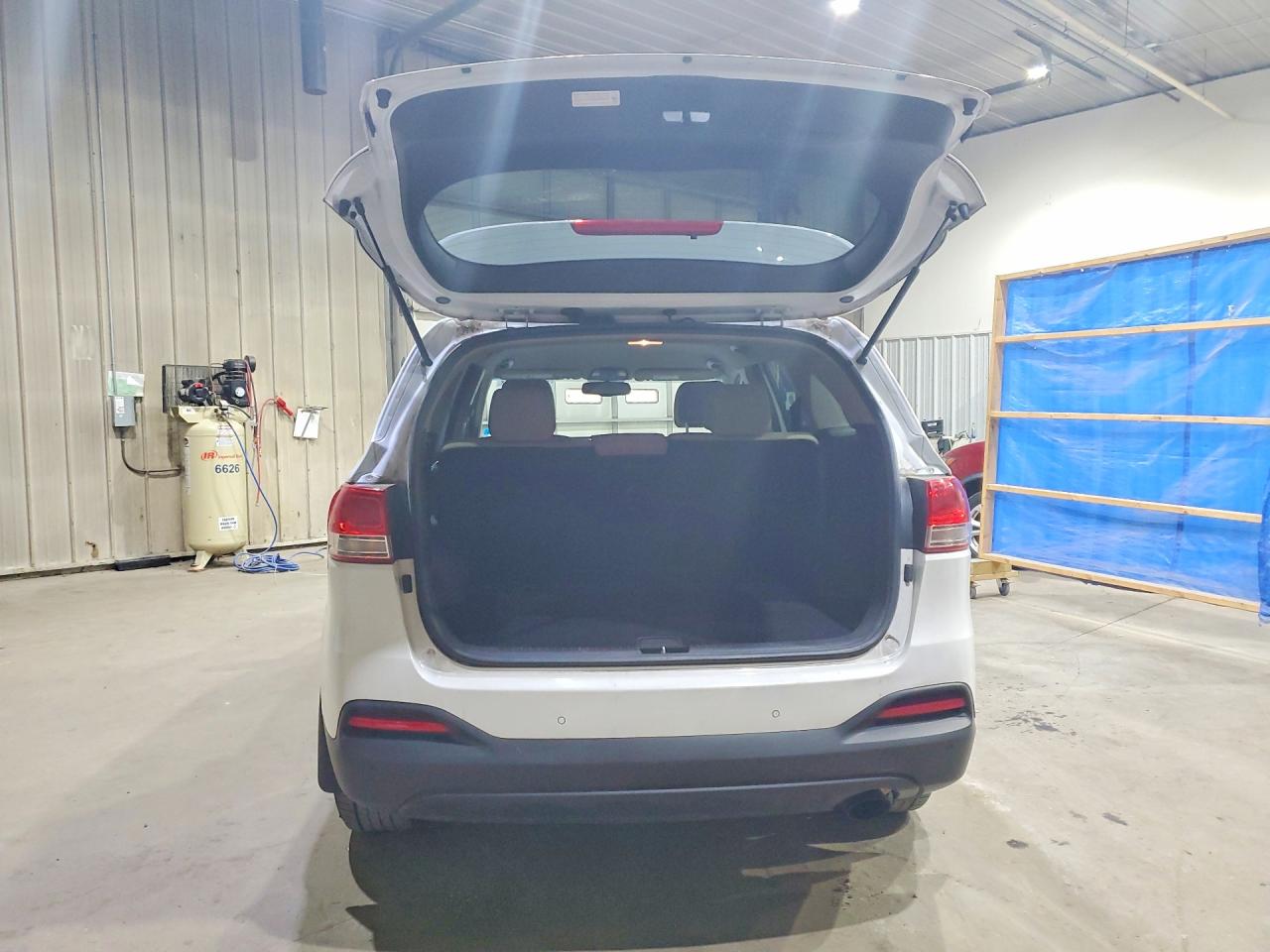 2017 KIA SORENTO LX photo 6