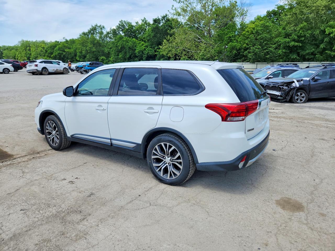 2016 MITSUBISHI OUTLANDER SE photo 3