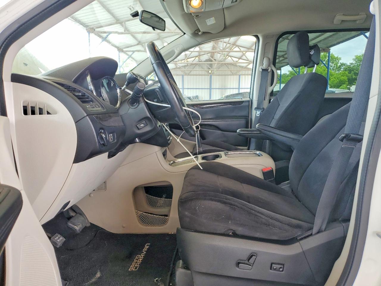 2013 DODGE GRAND CARAVAN SXT photo 13